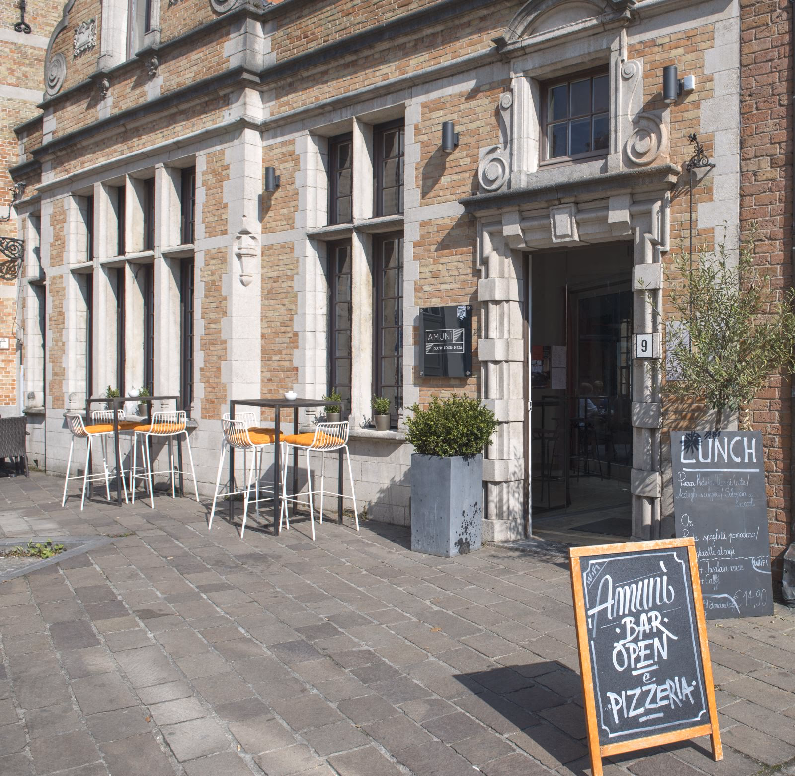 Where can I get vegan pizza in Brugge?