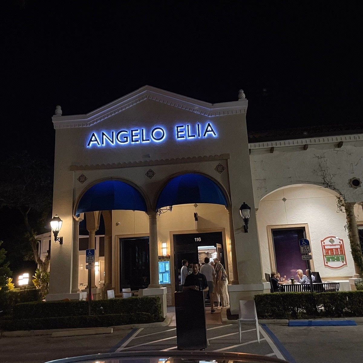 What is Angelo Elia Pizza Bar tapas?