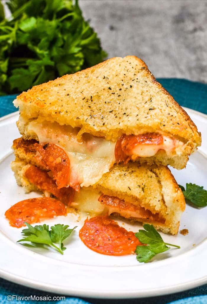 How do you make a Pizza Grilled Cheese Sandwich?