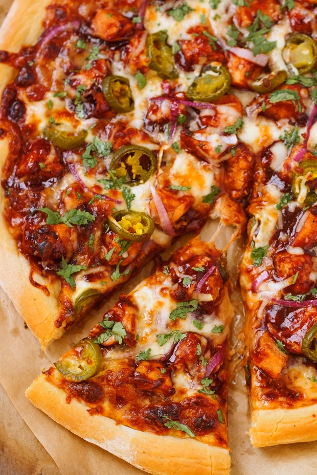 How do you make a rotisserie chicken pizza?