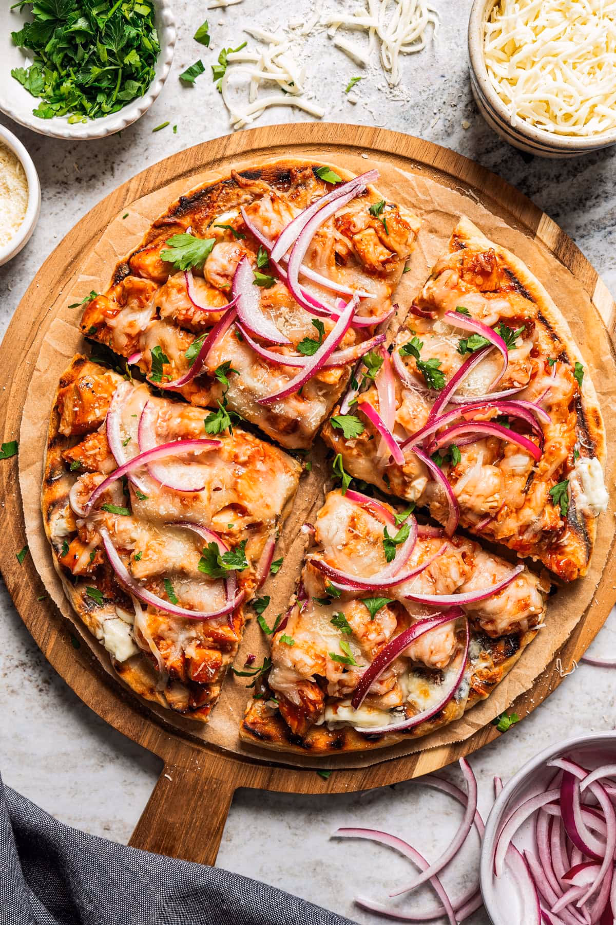 How to make BBQ Chicken and Bacon Pizza?