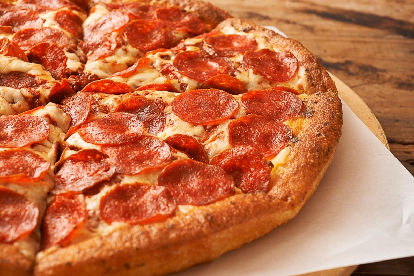 Does bellagios pizza support local schools and community organizations?