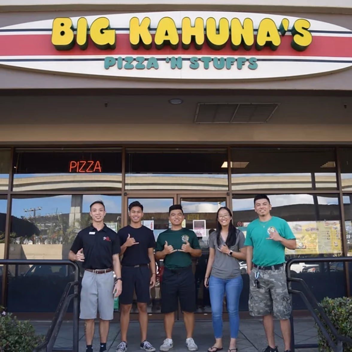 Does big Kahuna pizza have garlic cheese balls?