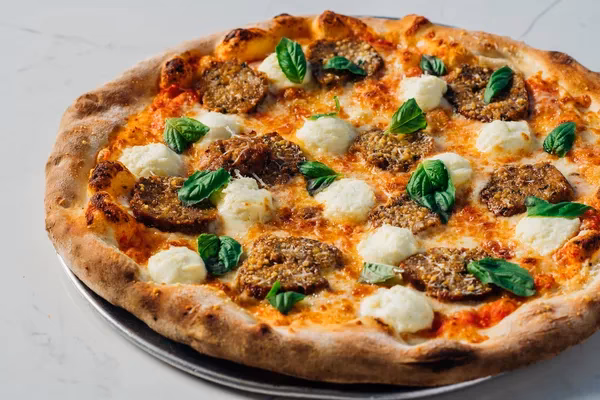 When is restaurant Centrale pizzeria open?