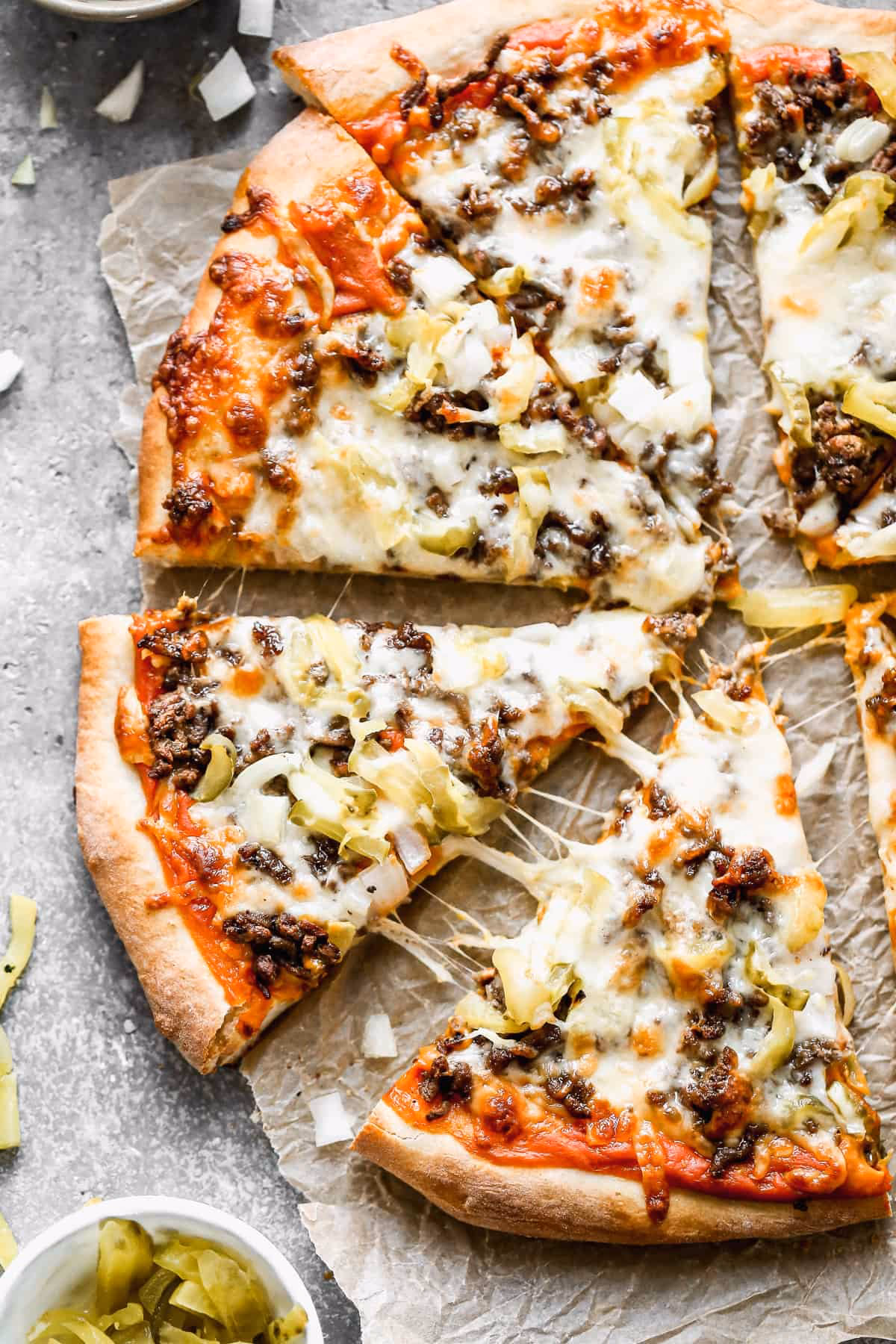 What is in a cheeseburger pizza?