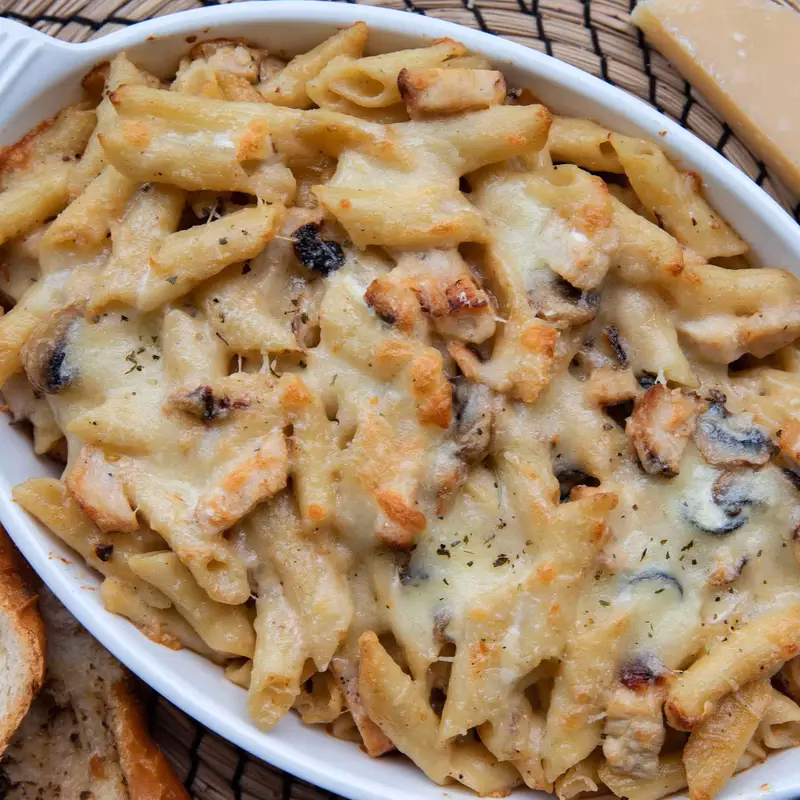 How many calories in a chicken Alfredo Pasta from Pizza Hut?