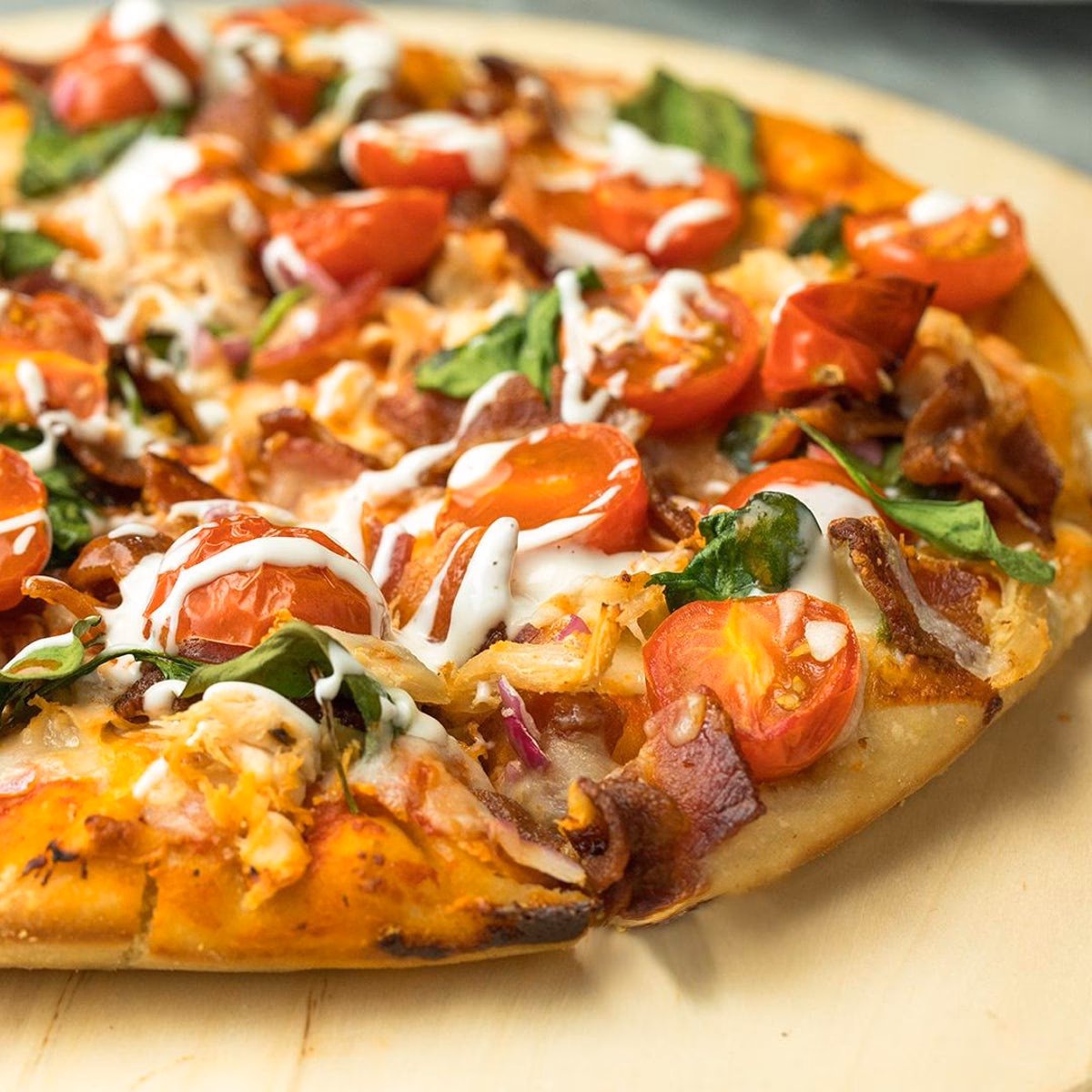 How do you make sweet chili garlic chicken pizza?