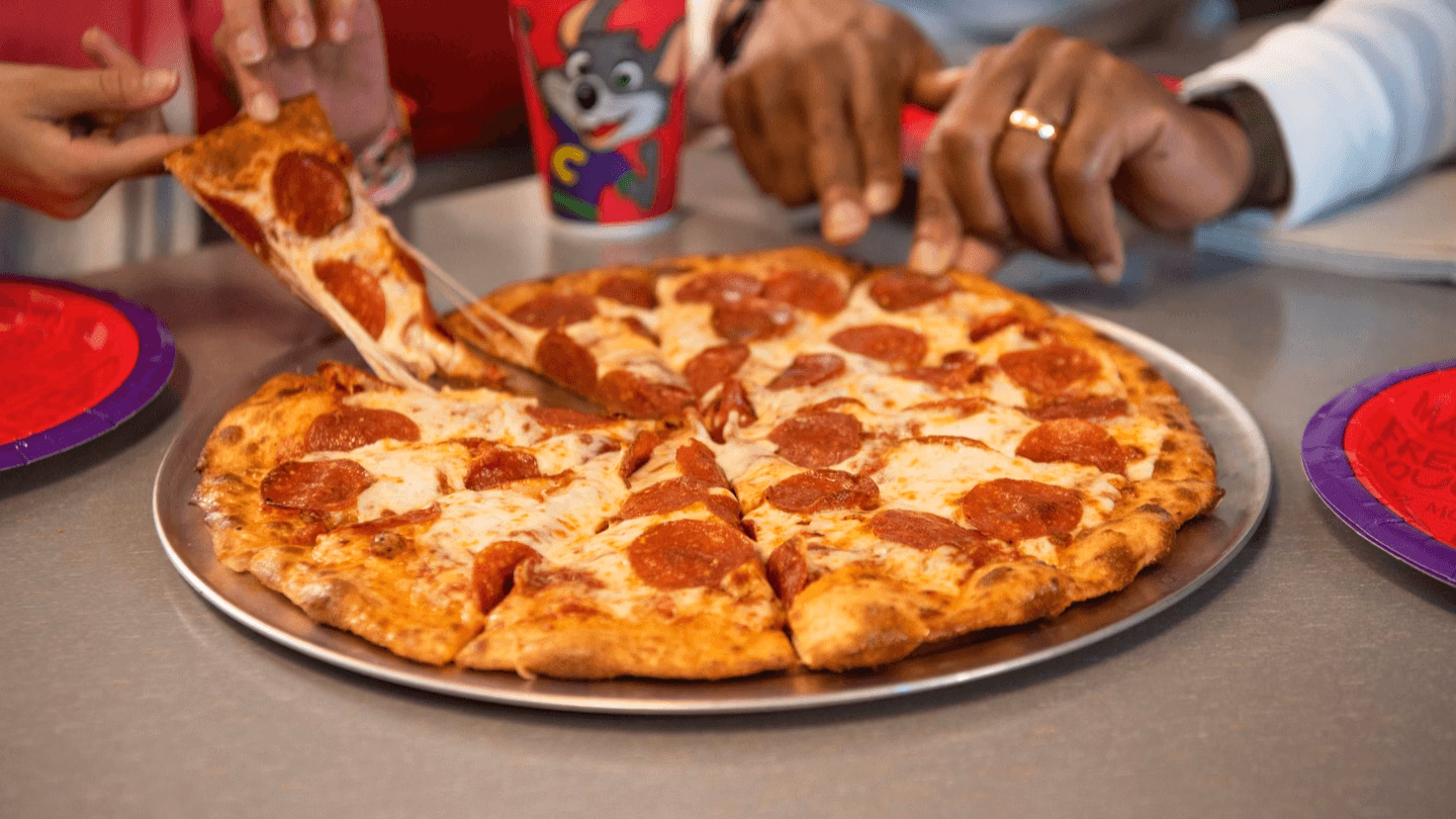 How do you make Chuck E Cheese Pizza?