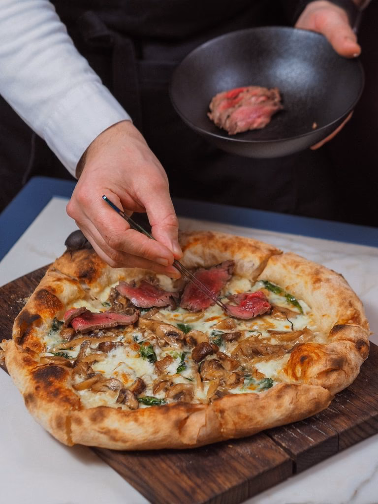 What kind of pizza should you eat in Italy?