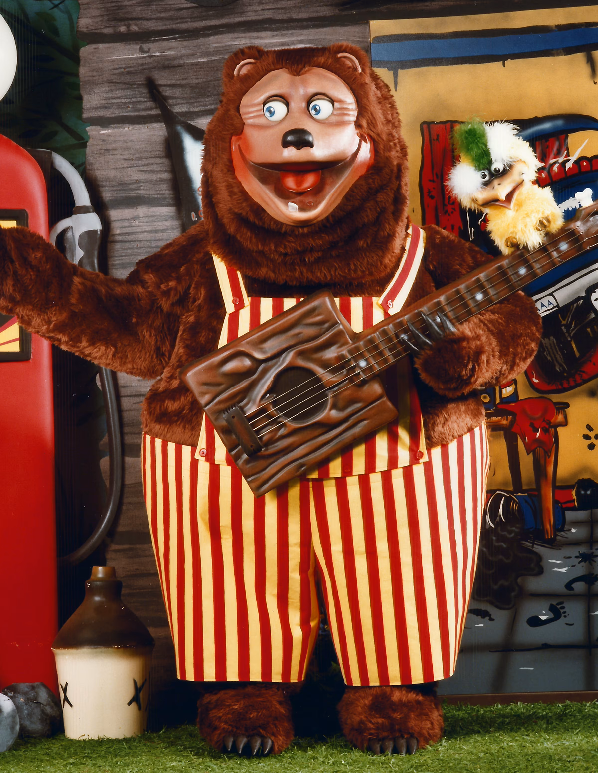When did ShowBiz Pizza start?