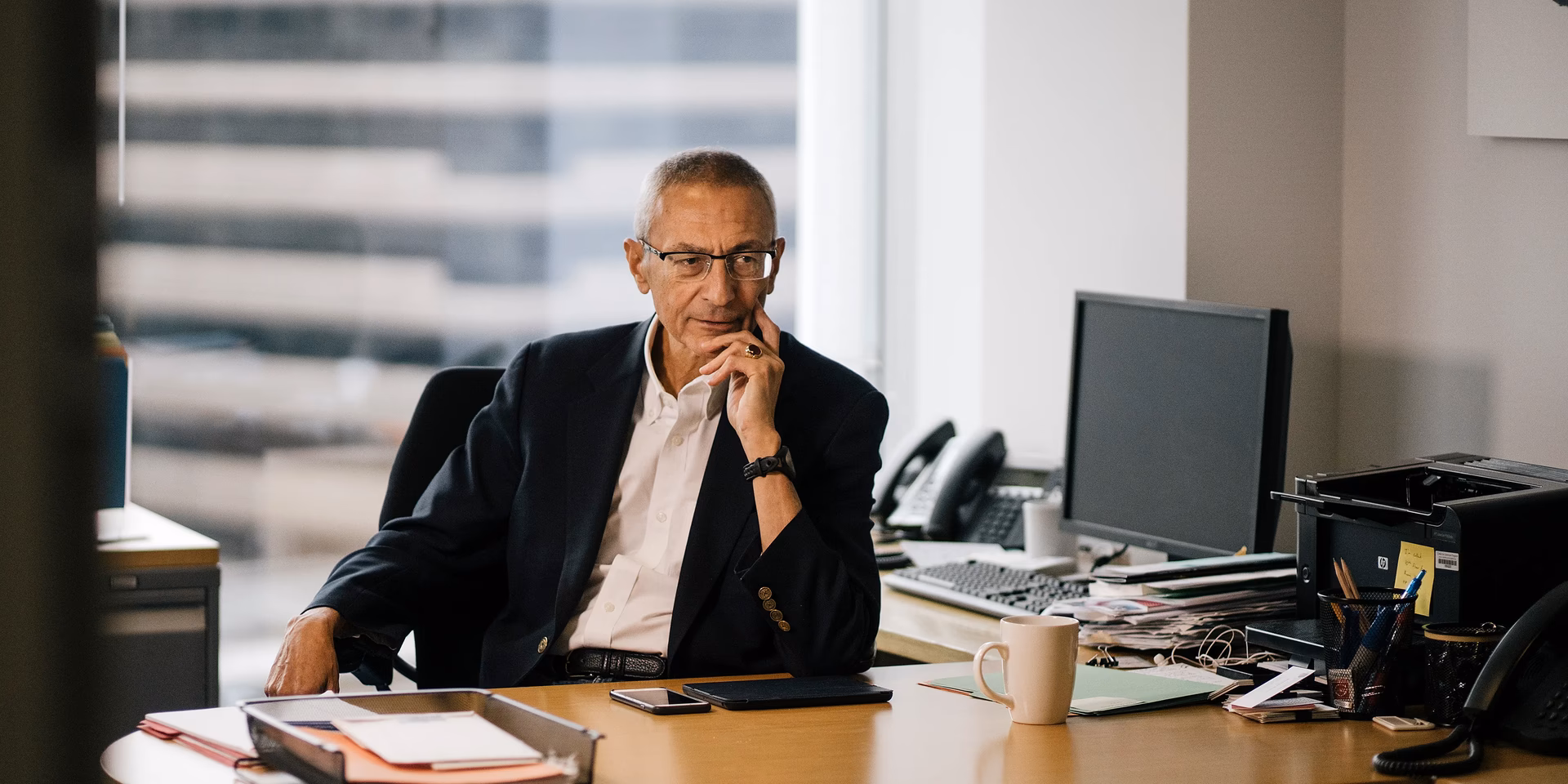 Who is the owner of Comet Pizza?