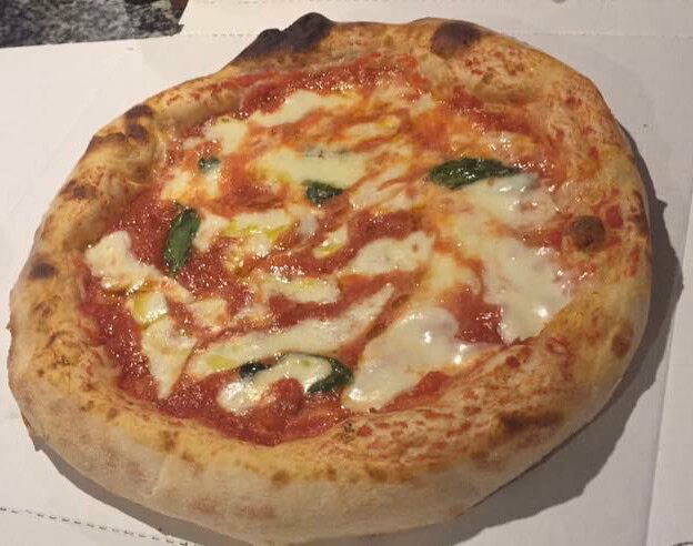 Can money buy pizza in Como?