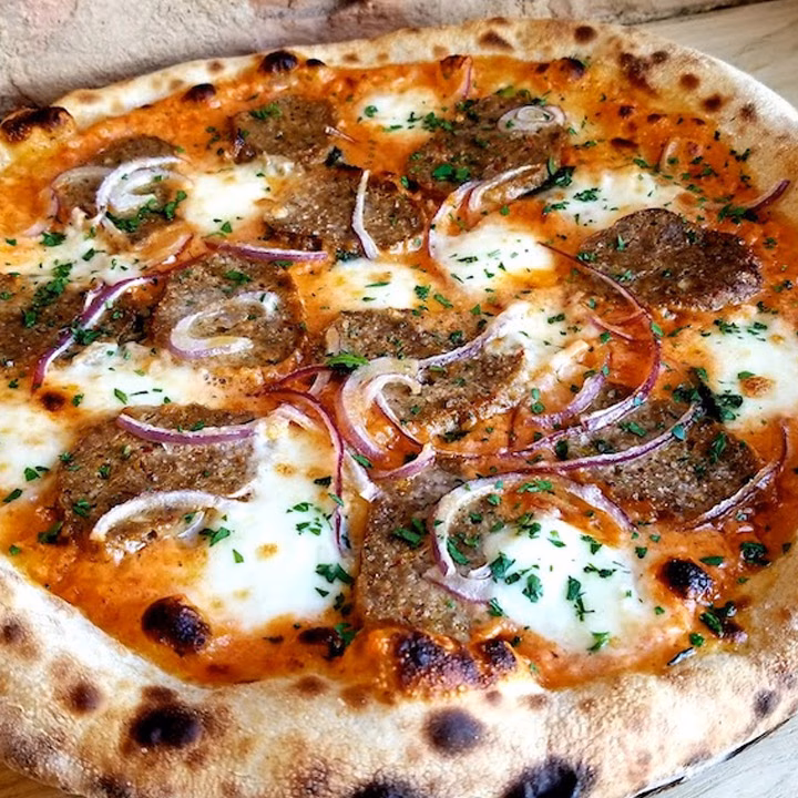 What does cornicione mean on a Neapolitan pizza?
