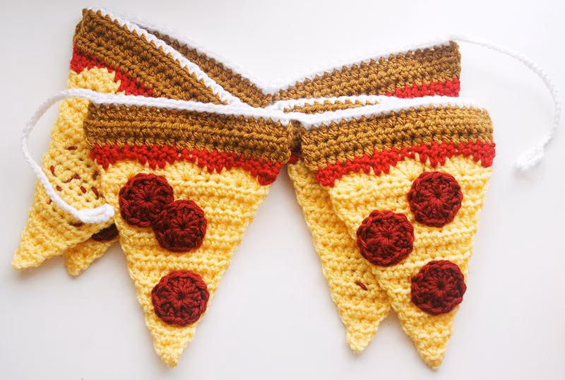 How do you crochet a pizza crust?
