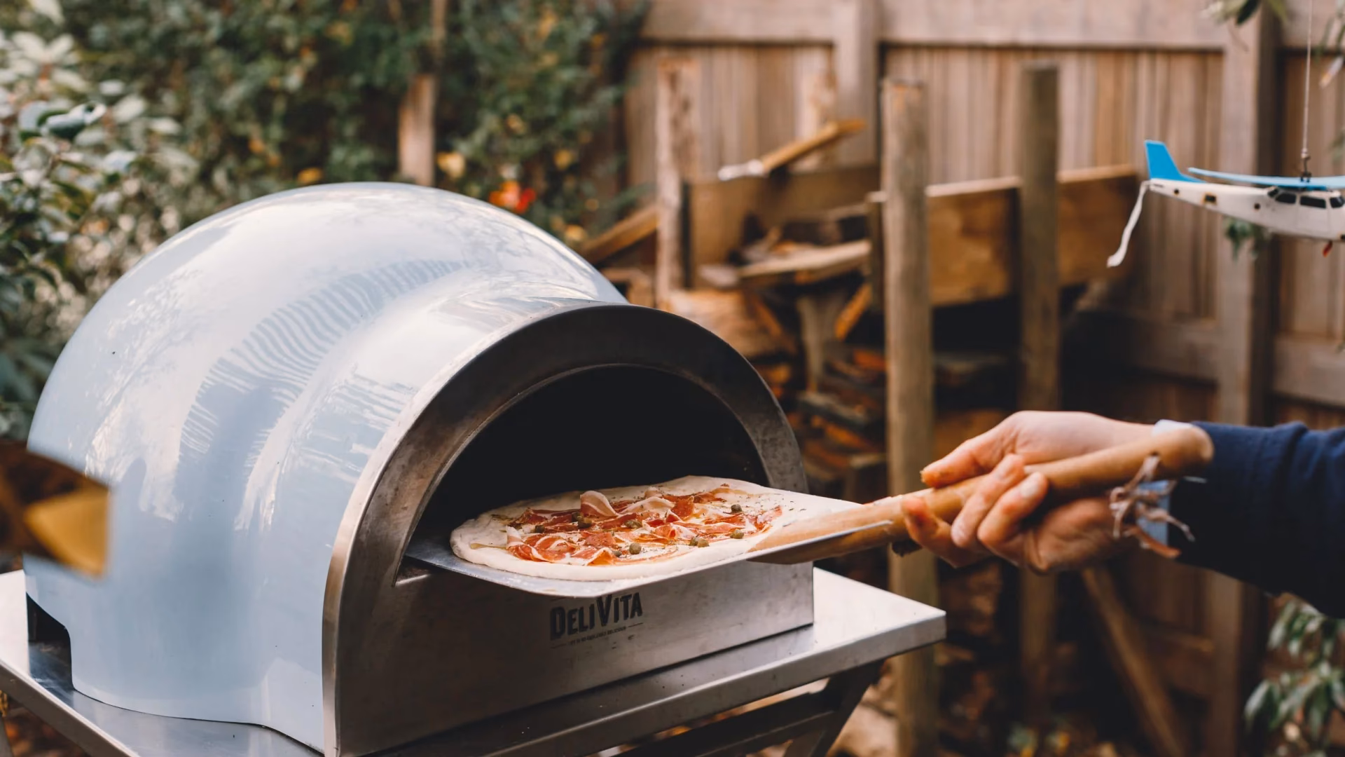 How long does a delivita pizza oven take to cook?