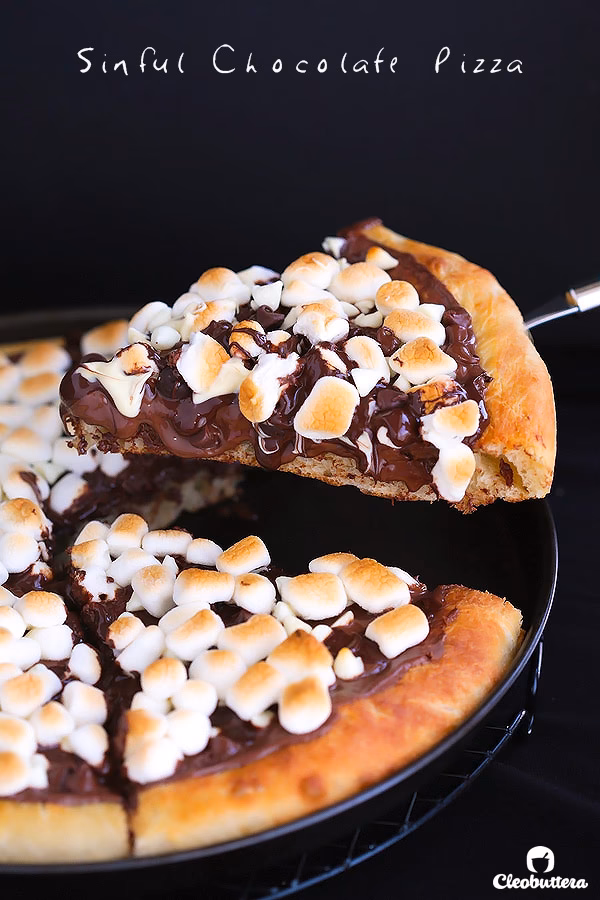 What is a good topping for a Nutella dessert pizza?