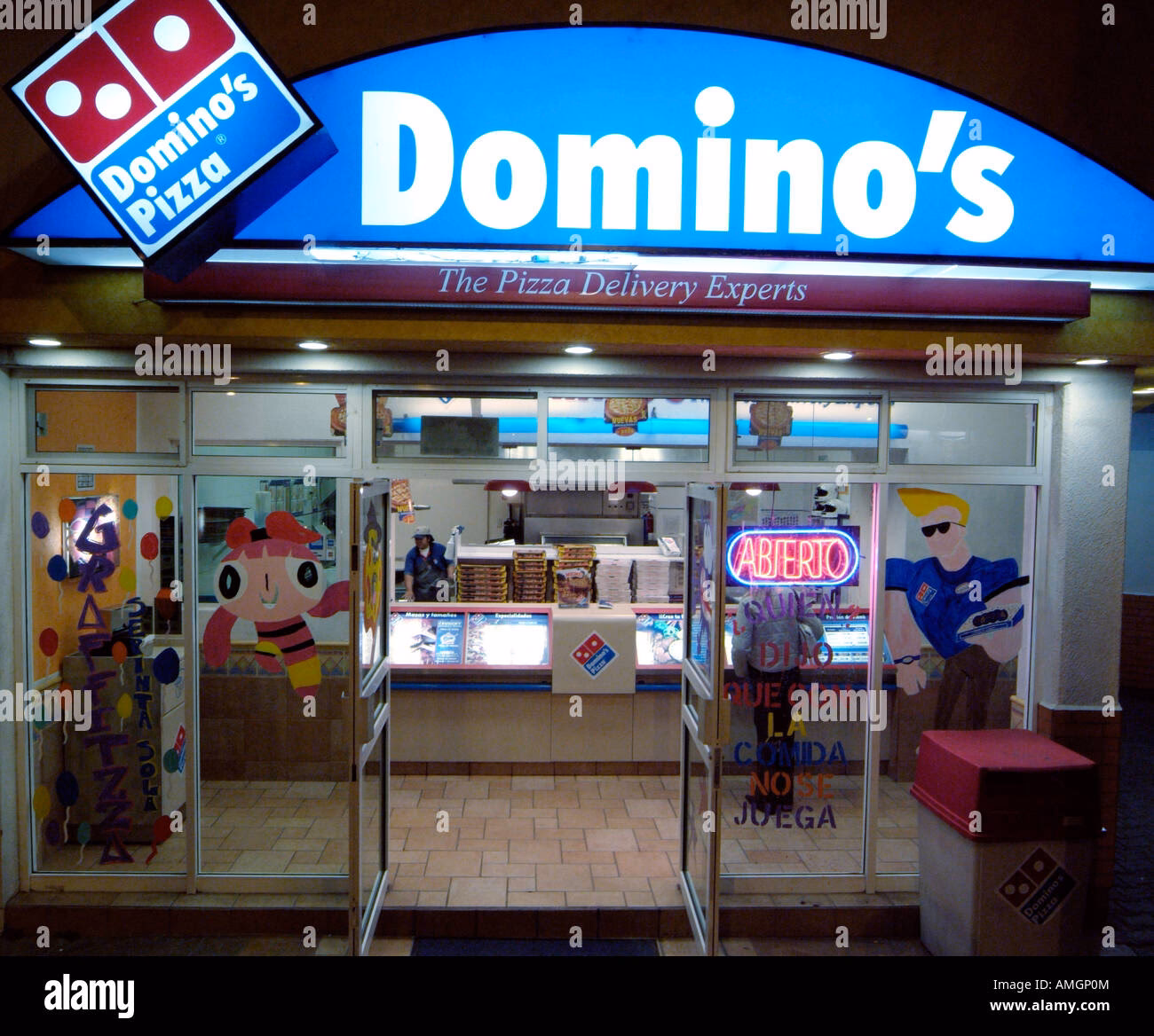 ¿Cómo encontrar un restaurante local de Domino's pizza?