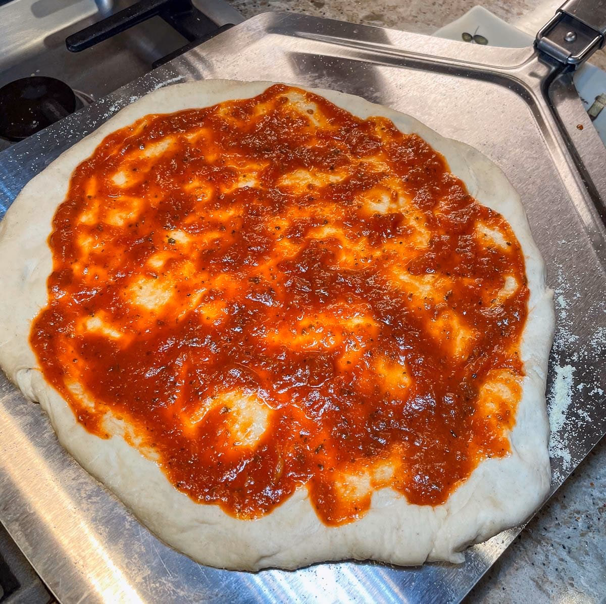 Does Domino's have garlic Parmesan sauce?