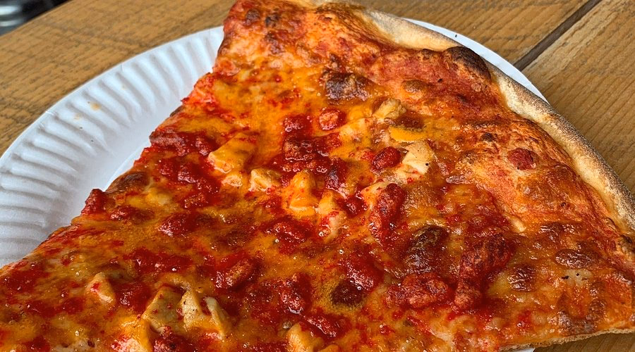What to eat at Ed's pizza place?