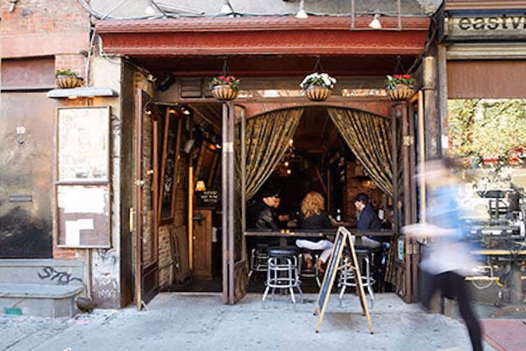 What is it like to work at Frankie's Pizza?