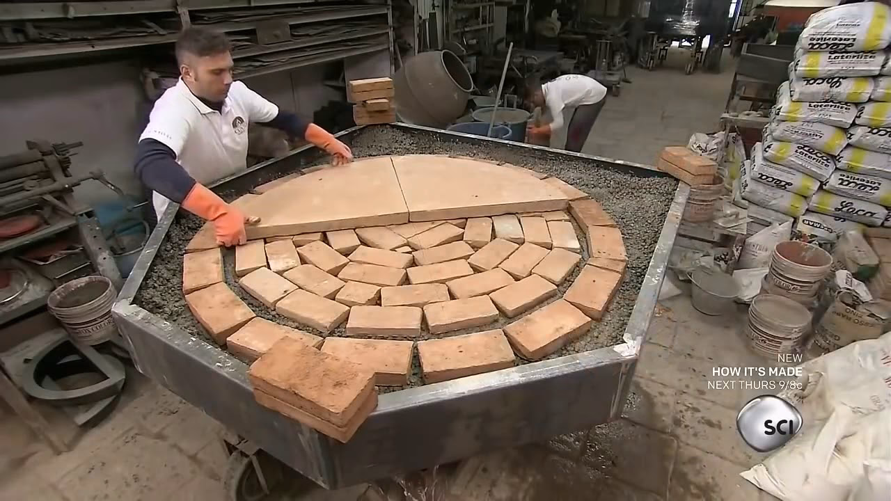 What type of oven does Vincenzo Acunto use?