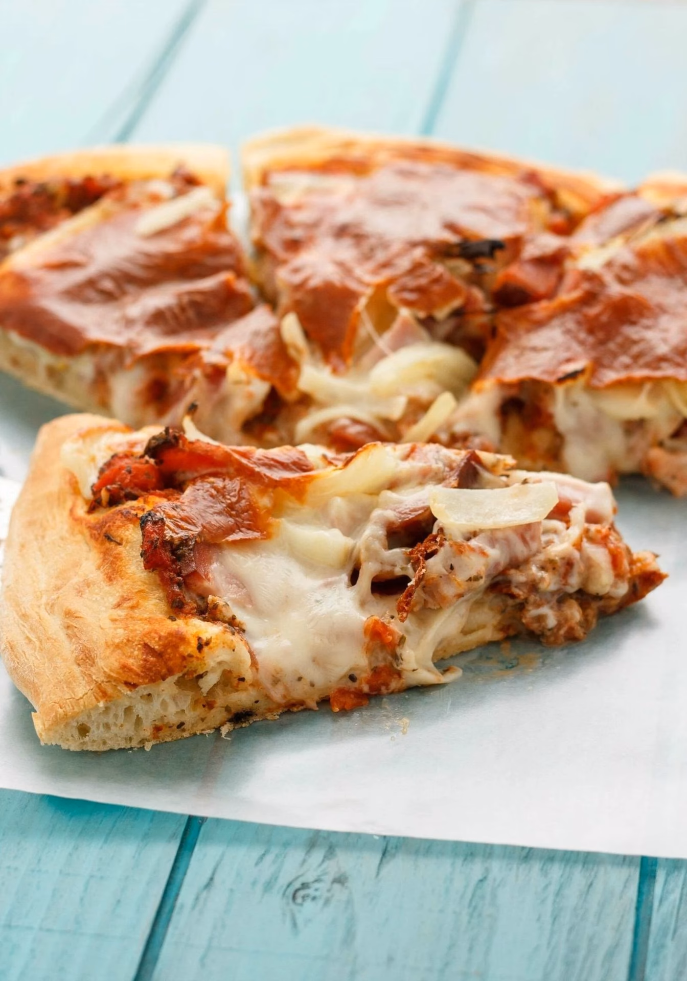 How do you make a ham and cheese pizza?