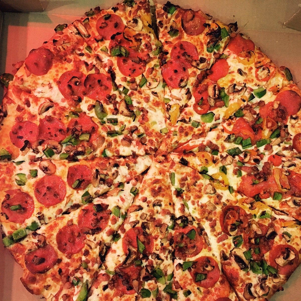 How do I order from Hollywood pizzeria in Montreal?