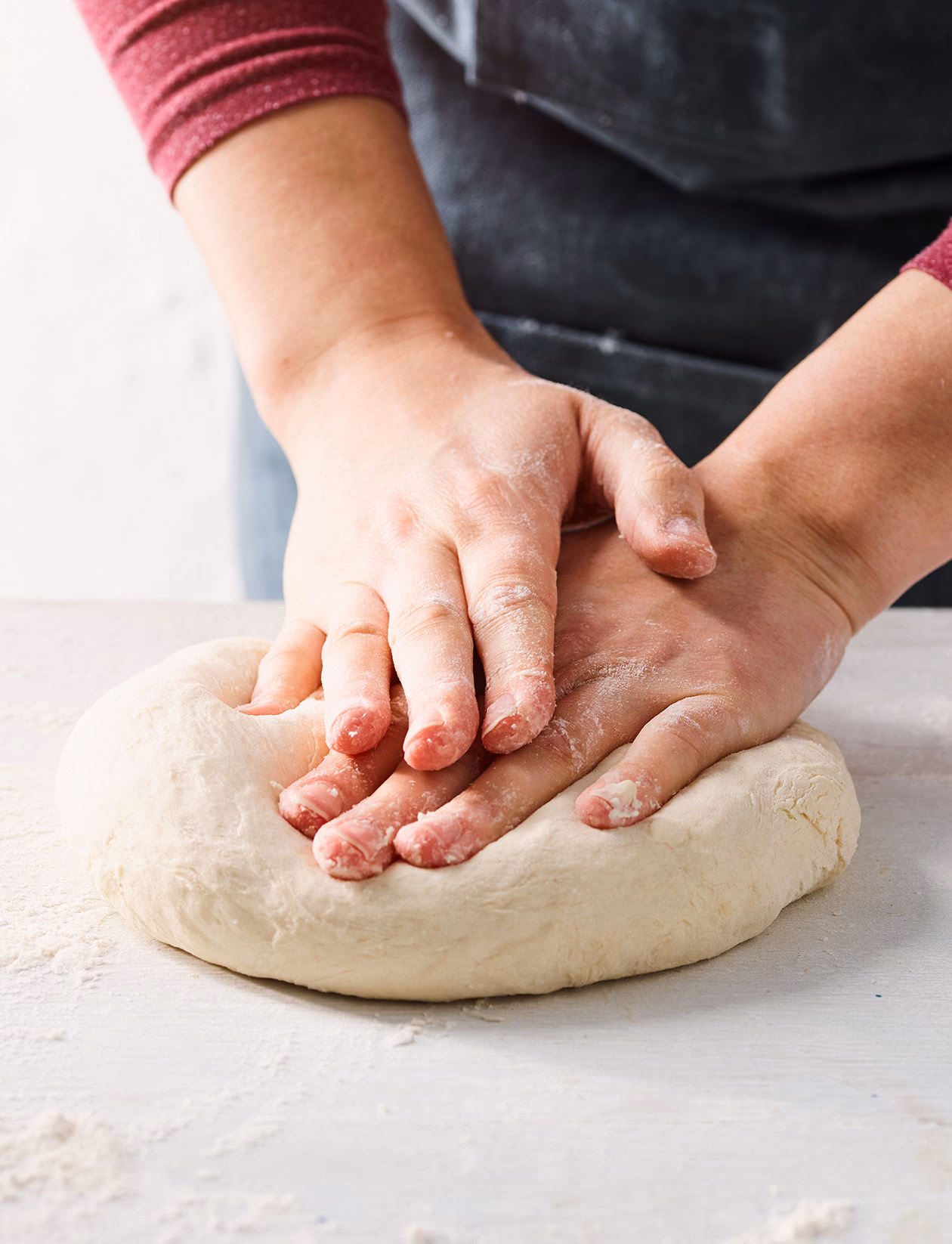 How do you make pizza dough in the UK?