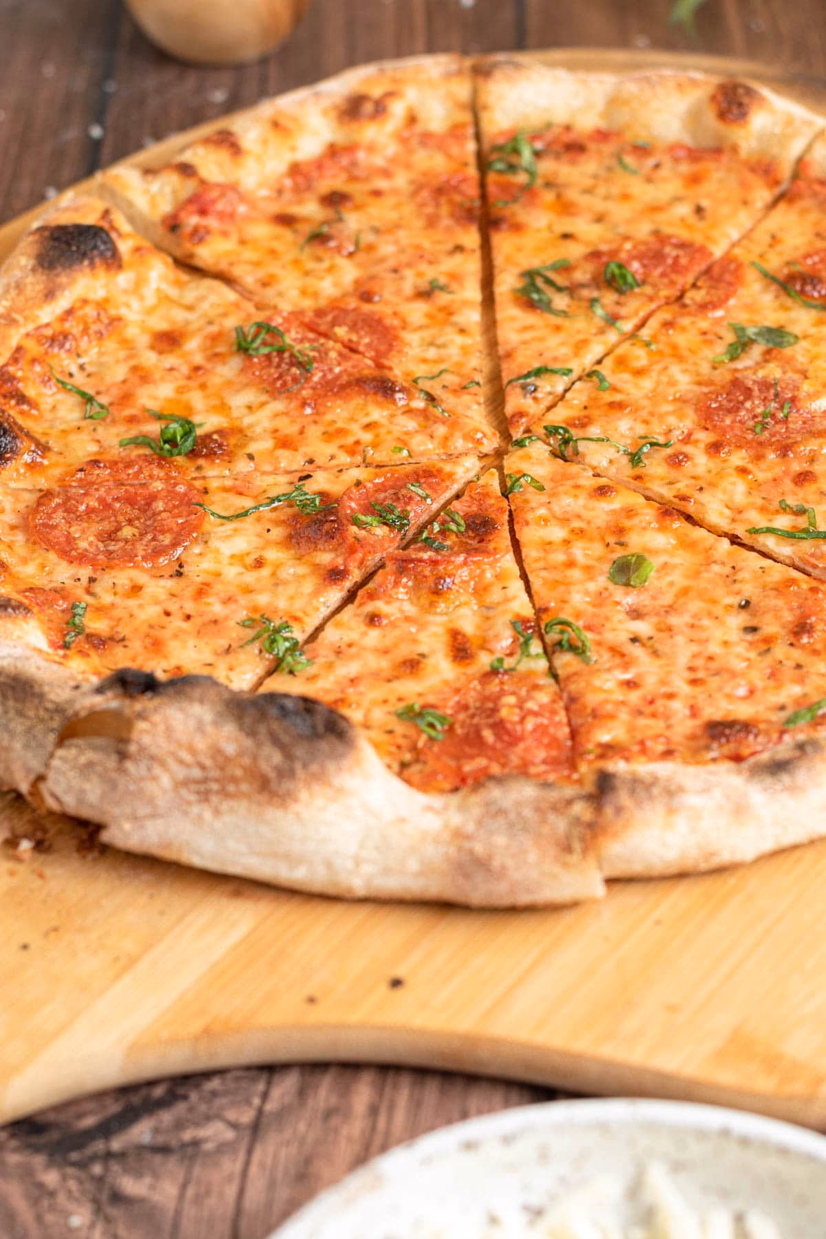 What makes a pizza crispy?