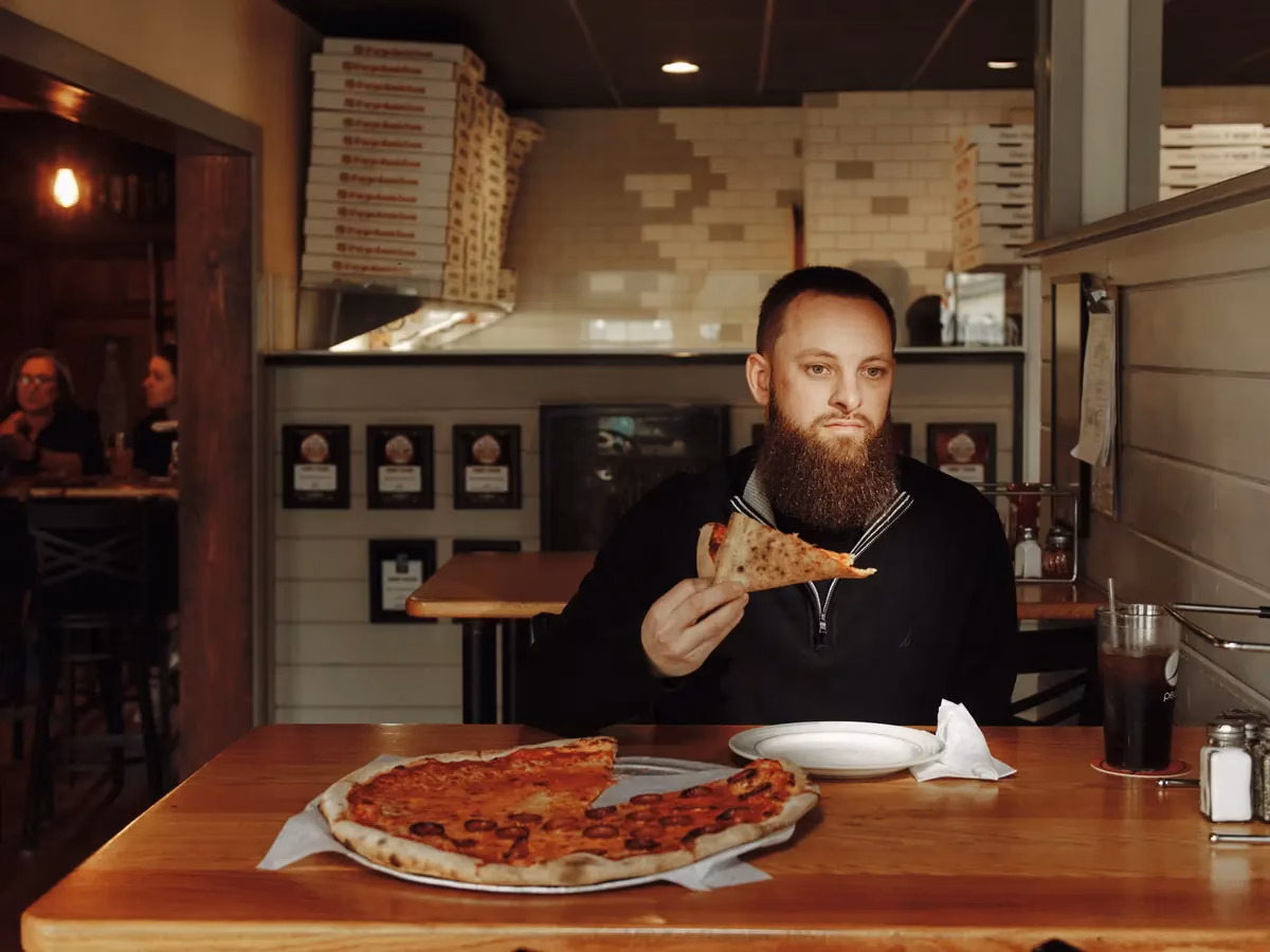 Is she always eats pizza a pronoun?