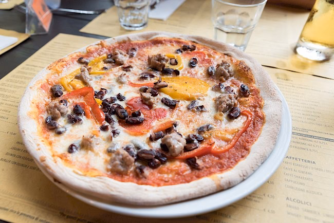 Jakie są kalorie dla pizzy?