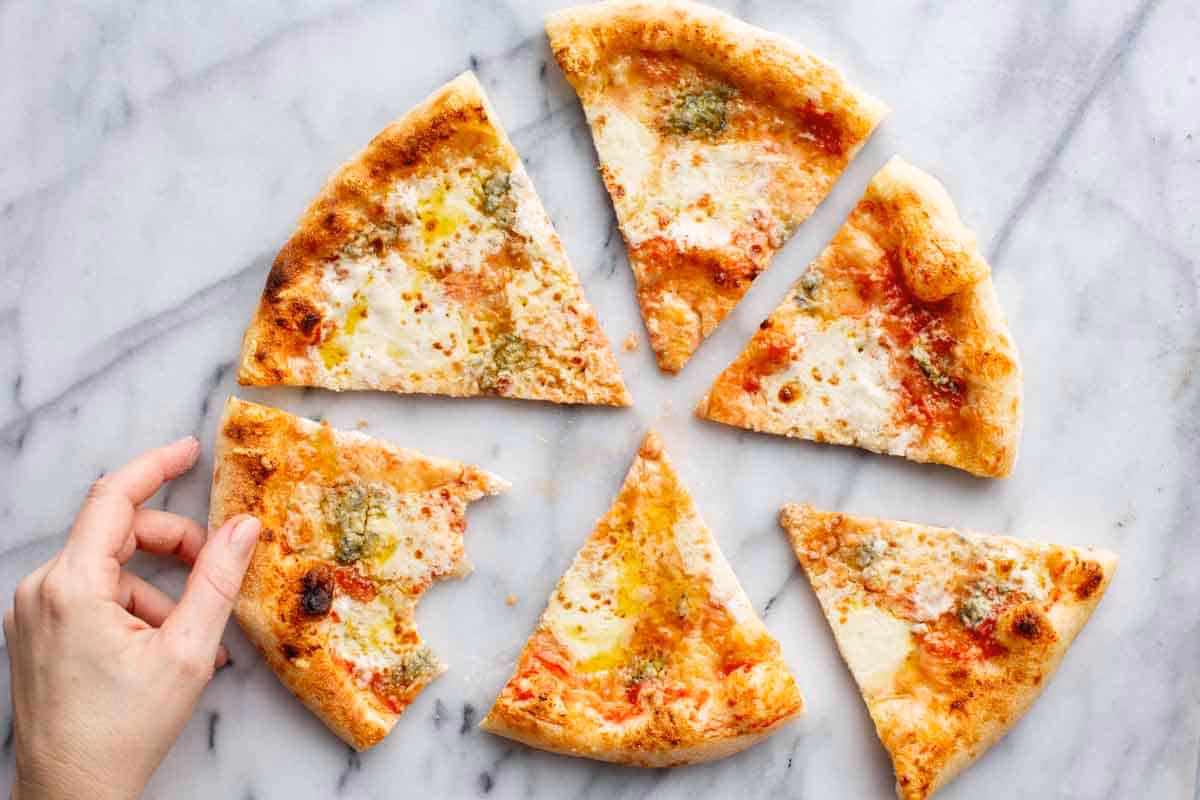 How do you make pizza ai quattro formaggi?