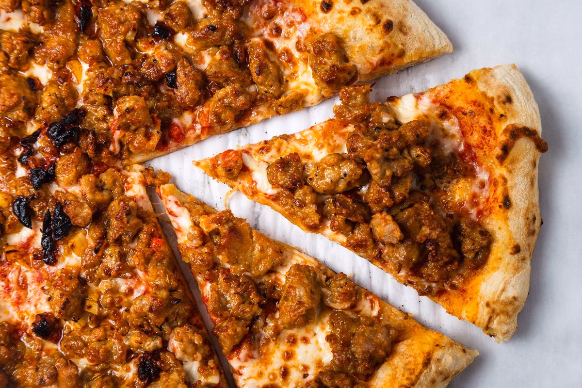 What's in a grilled Italian sausage pizza?