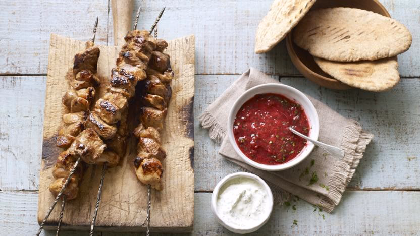 How do you make Greek gyro chicken kebabs?