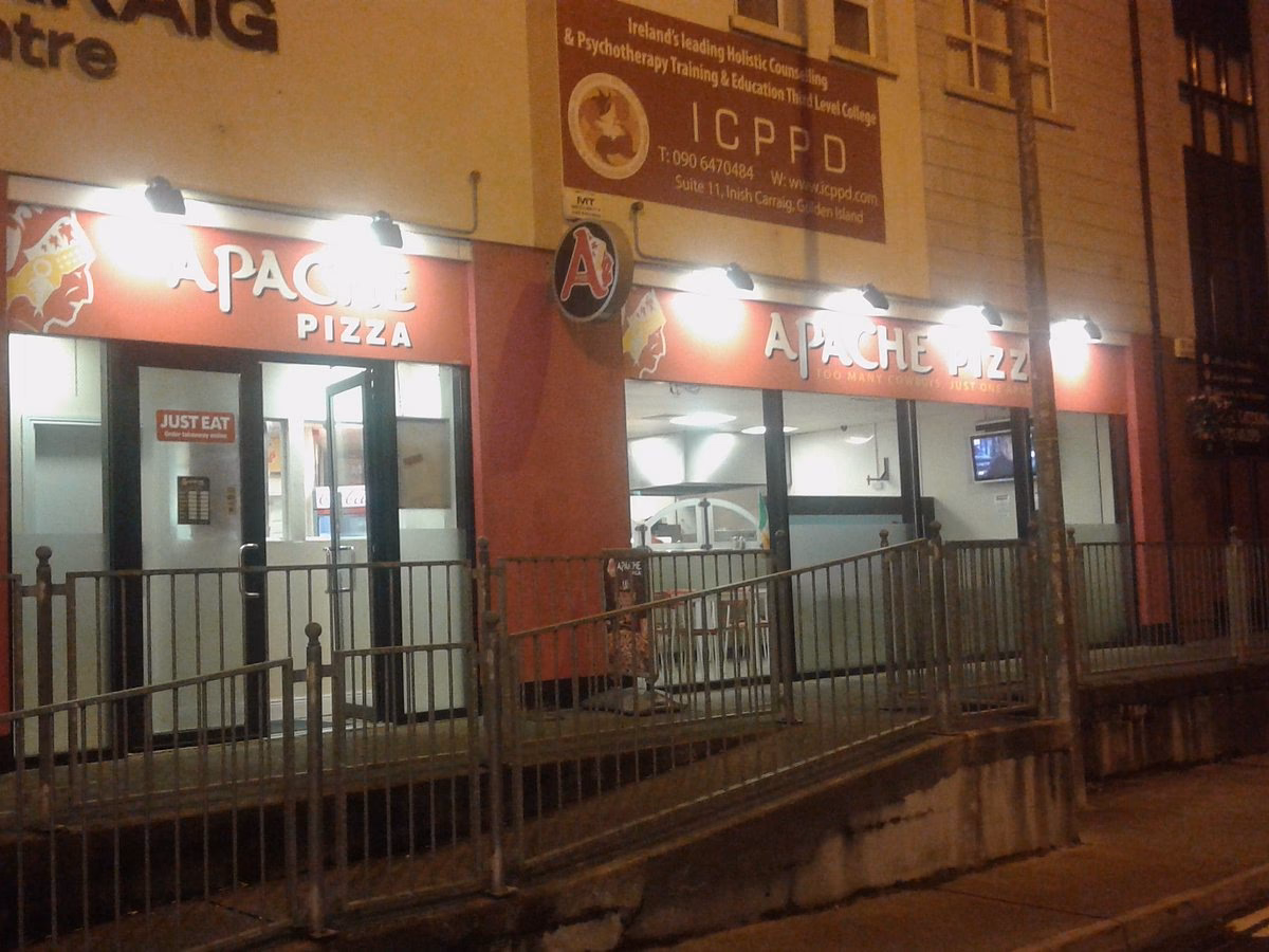 Does King kebab eat in Athlone?