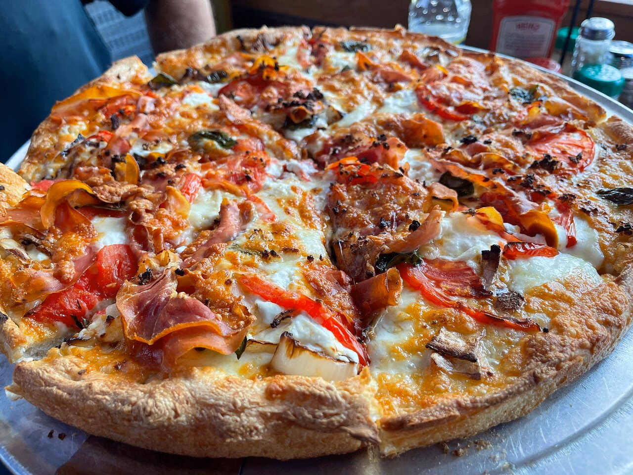 Is Leoni's a good place to eat pizza in Naples?