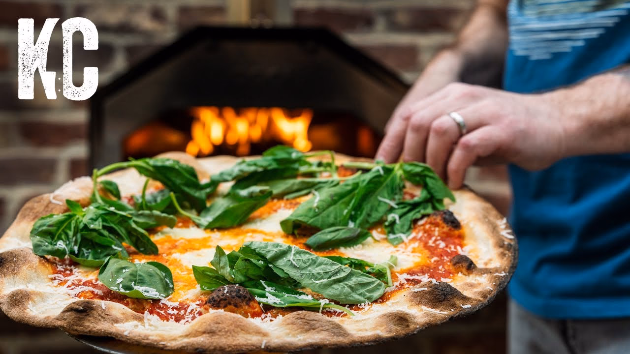 Is calzone a bestseller at lucali?