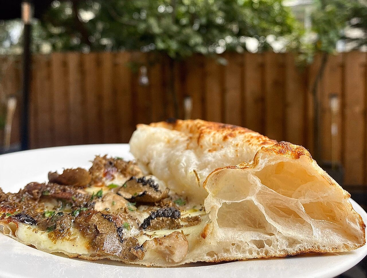 How good is Mangia pizza di Antonio Cavoto in Amsterdam?