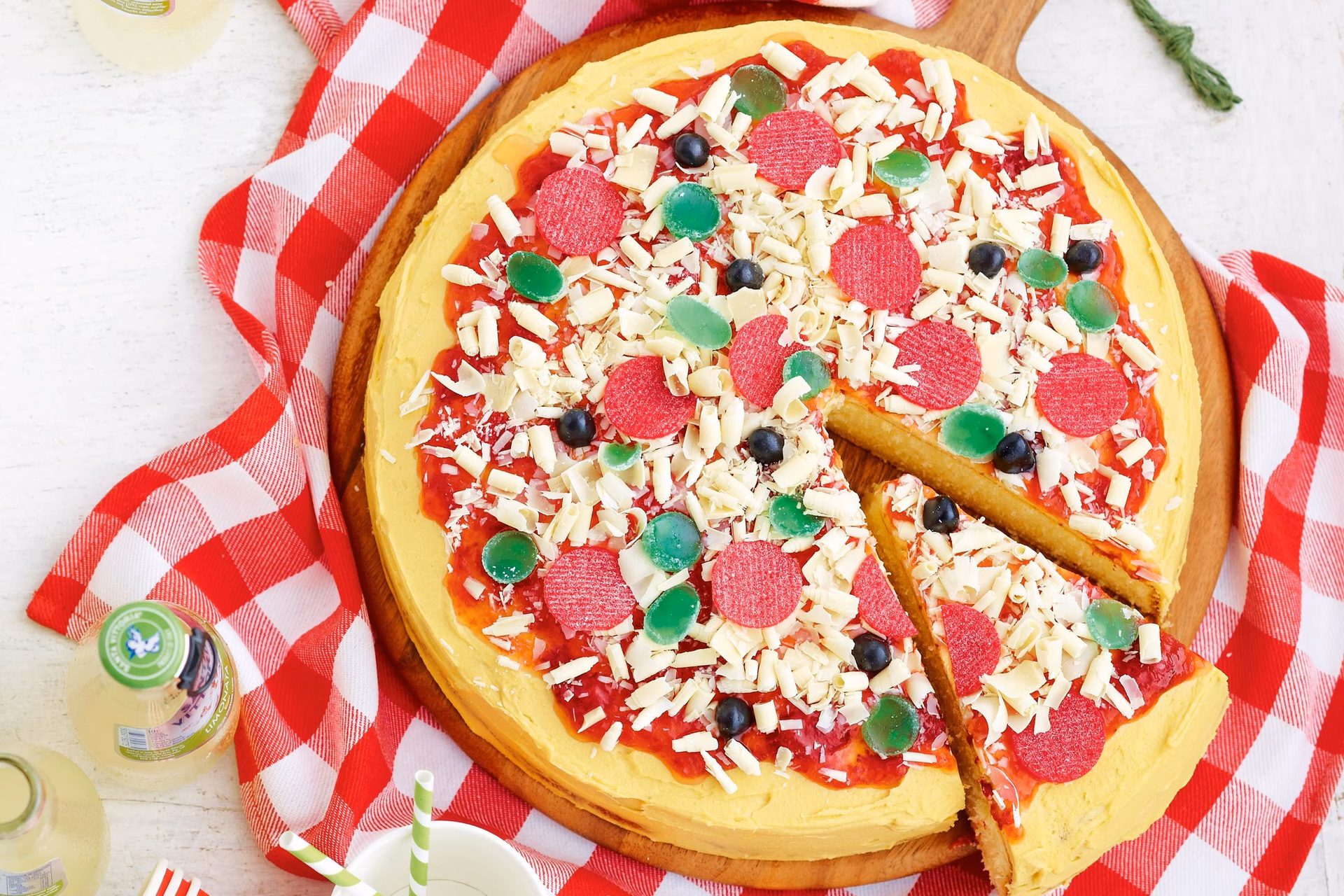 How do you make a pepperoni pizza cake?