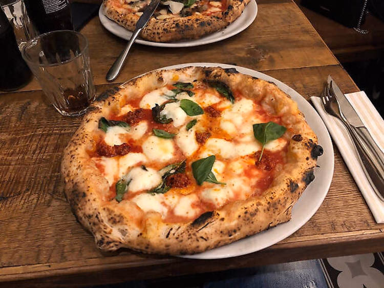 Can you order pizza online in Milan?