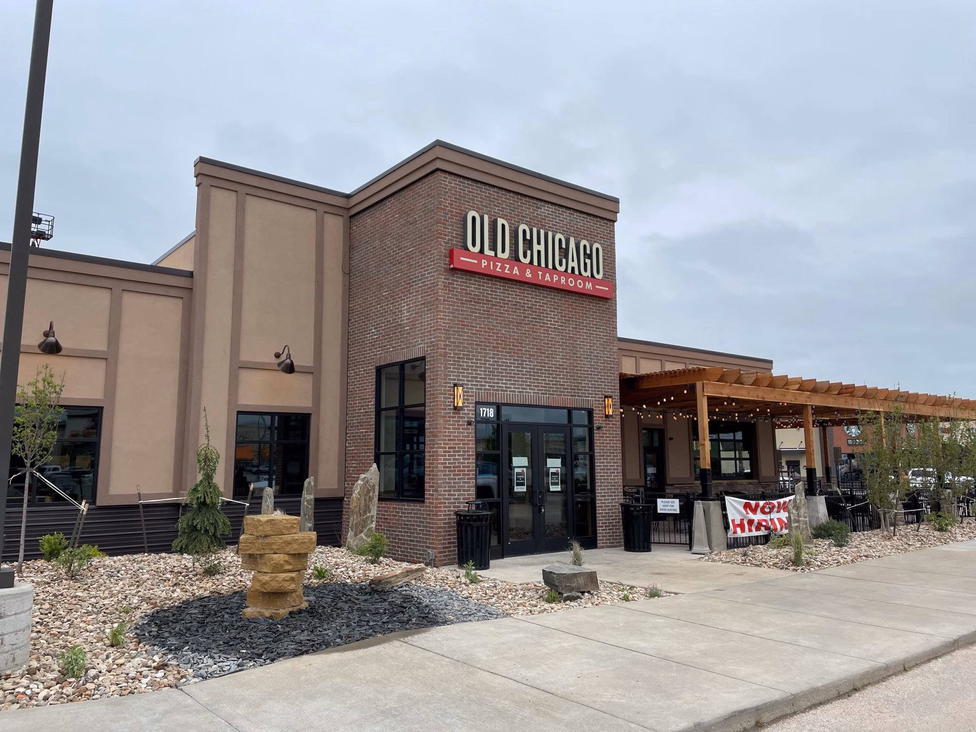 What does old Chicago Pizza do?