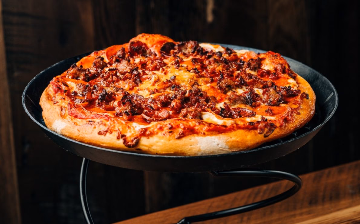 What to eat at Old Town pizzeria?