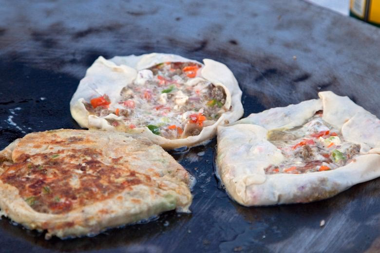 How to make Zanzibar pizza?