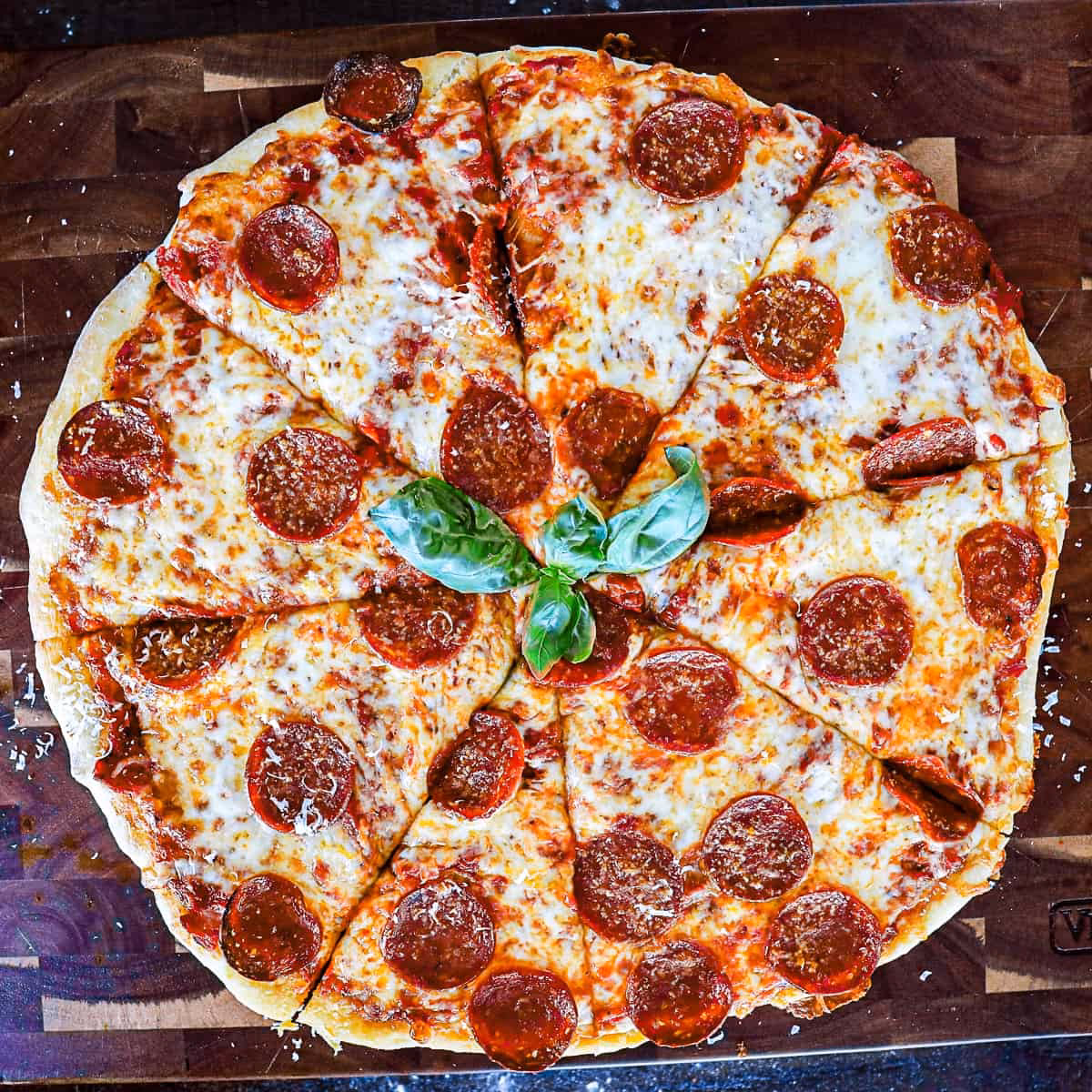 How do you make a pizza with mozzarella cheese & pepperoni?