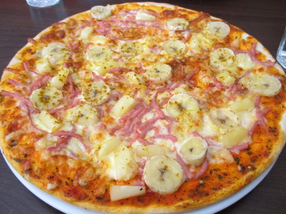 How to make banana split fruit pizza?