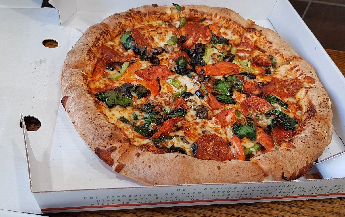 What is included in piri piri XL pizza?