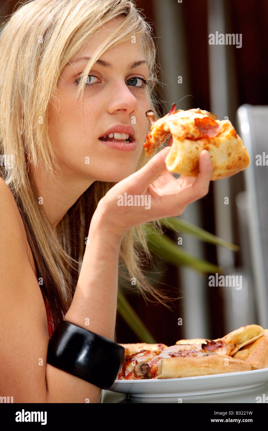 What is a custom pizza logo?