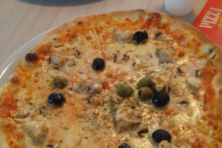 How good is Arena pizza Pointe-Claire?