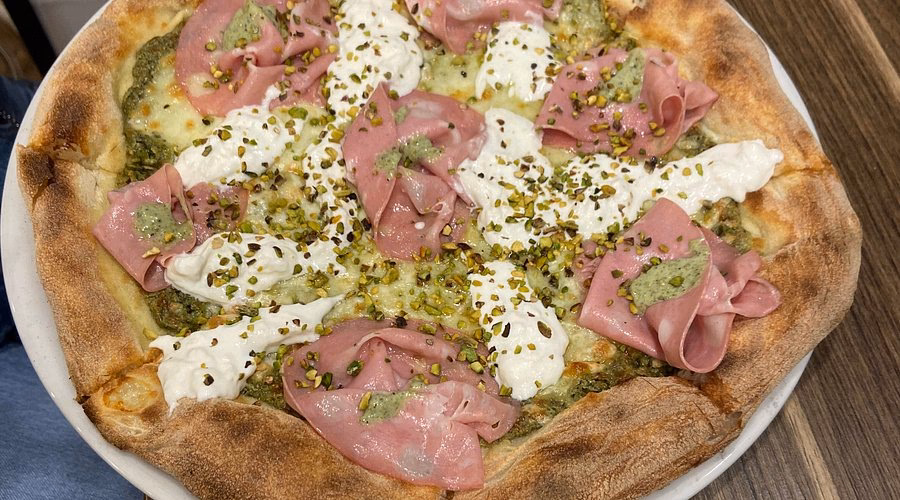 What is a good pizza place to eat in Valletta?