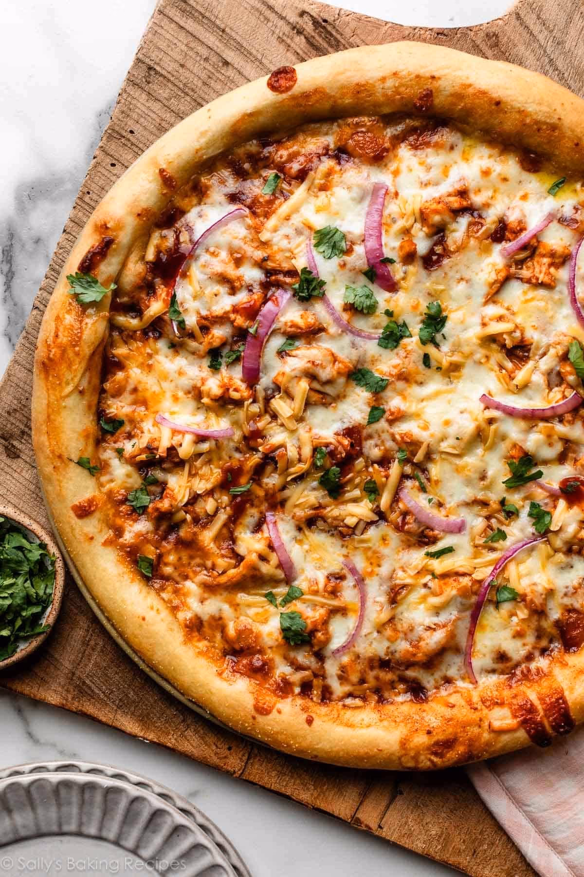 How to make BBQ chicken pizza with zesty shredded chicken?